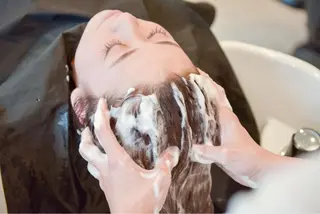 ミディアム カラー アドミラルYoshi oのヘアスタイル