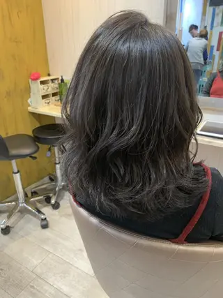 ミディアム カラー パーマ 嶋村夏実🌼レイヤー 🌸白髪ぼかしのヘアスタイル