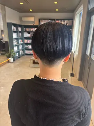 ショート カラー YOMU SUZUのヘアスタイル