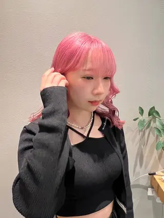 セミロング 垢抜けハイトーン×ブ ロウリストAZUKIのヘアスタイル