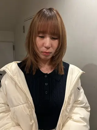 ミディアム hen所属・心斎橋/レイヤー/ ブリーチ/モエのヘアスタイル