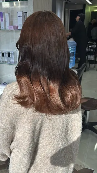 ロング 韓国ヘア/ブリーチ無 しWカラー/オリーブのヘアスタイル