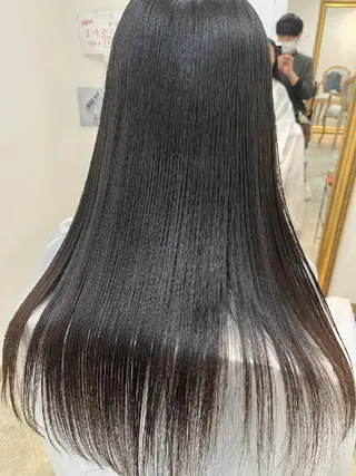 ロング カラー AnFye une qatllのヘアスタイル