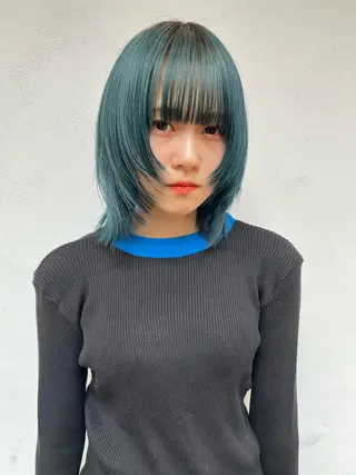 ミディアム カラー iLi所属・iLi 《イリ》のヘアスタイル