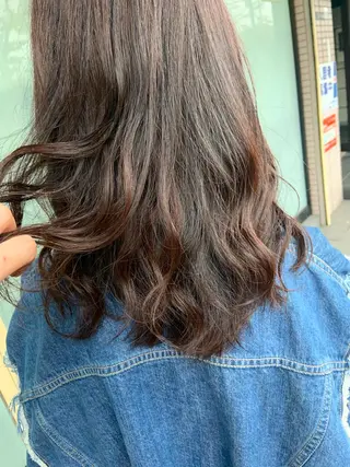 ミディアム カラー パーマ ヘアアレンジ 山下 加織のヘアスタイル