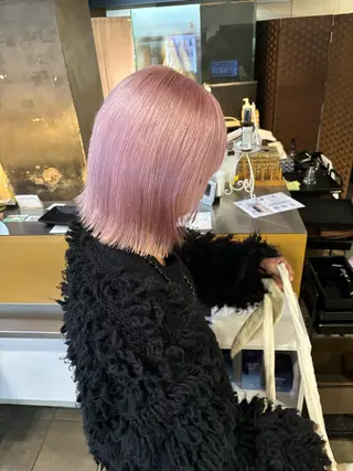 ミディアム 耳つぼS認定講師 ×ハイトーンカラーのヘアスタイル