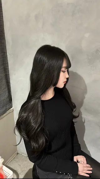 ロング 谷 亜澄のヘアスタイル