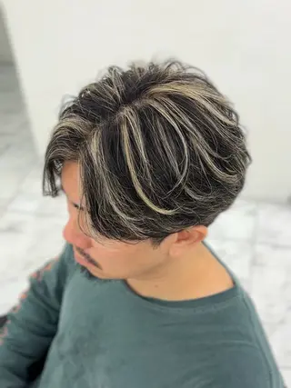 カラー メンズ 𝐚𝐨𝐢 メンズ ‪‪/メッシュのヘアスタイル