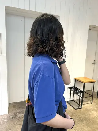 ミディアム パーマ ALBUM SHINJUKU所属・フカミ マナカのヘアスタイル