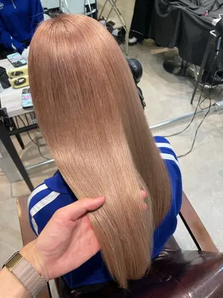 セミロング youres hair 新宿3丁目店所属・🍫ハイトーン✖︎ 縮毛矯正🍫柴田のヘアスタイル