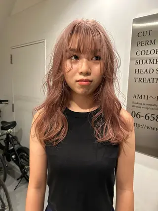 セミロング カラー hen所属・心斎橋/レイヤー/ ブリーチ/モエのヘアスタイル