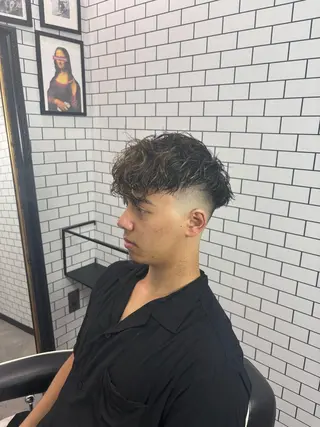 ショート パーマ メンズ 戸辺 羅夢のヘアスタイル