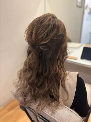 ロング カラー ヘアアレンジ ALBUMアカデミー 🤍himai🤍のヘアスタイル