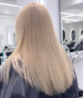 ロング ブリーチカラー🐆 うる艶美髪🎀のヘアスタイル