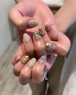 ネイル une／YUKINA 🫧大人nuanceのネイルデザイン