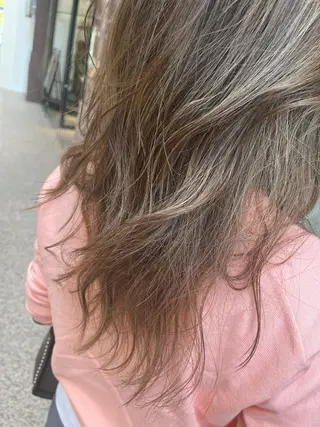ロング カラー 河井 史織のヘアスタイル