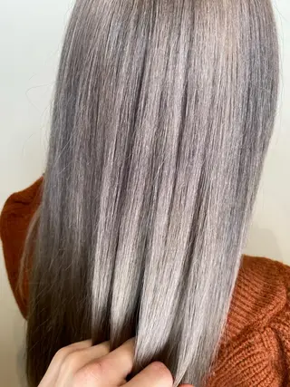 セミロング 大阪ウルフカット ハッシュカットのヘアスタイル