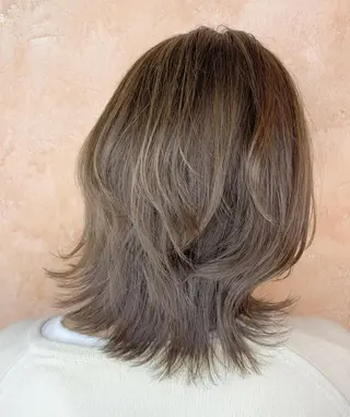 ミディアム カラー N° aria 三軒茶屋のヘアスタイル