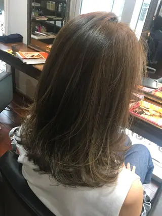 ミディアム カラー 吉本 yoshimotoのヘアスタイル
