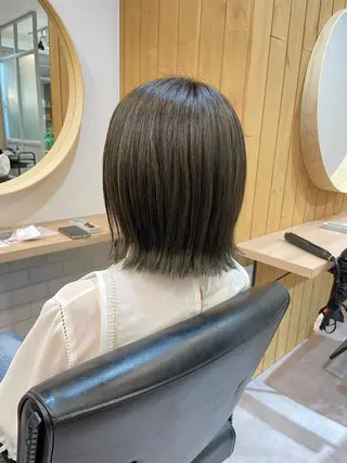 ミディアム カラー akane .のヘアスタイル