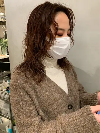 セミロング カラー パーマ アンニュイヘア🪽 ayumiのヘアスタイル