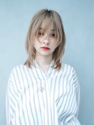 セミロング カラー MISAKI🪐 縮毛矯正のヘアスタイル