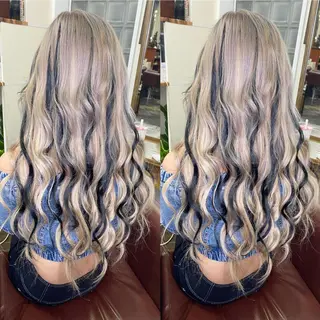 ロング カラー モモカ/ハイトーン /バレイヤージュのヘアスタイル