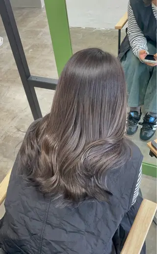 セミロング カラー miloc himekaのヘアスタイル