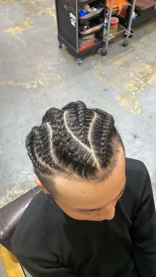 メンズ コーンロウ／ブレイズ SYUのヘアスタイル