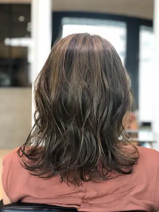 ミディアム ヤマダ ショウコのヘアスタイル