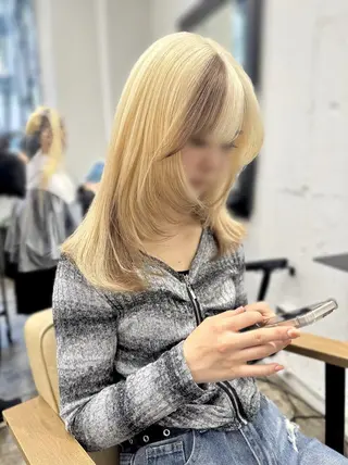 セミロング KOMUKAI MIYUのヘアスタイル