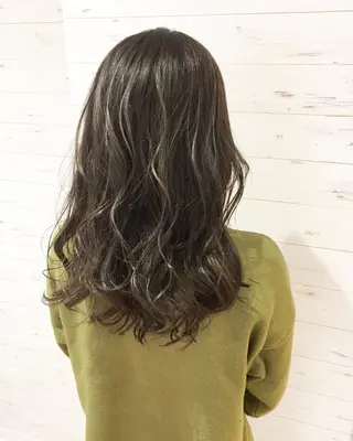 セミロング カラー ヘアアレンジ ✨艶髪✨透明感✨ 山内大樹のヘアスタイル