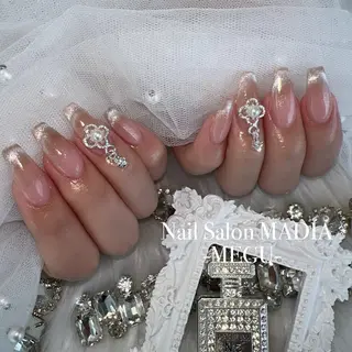 ネイル MADIA藤沢所属・MADIA MEGUのネイルデザイン