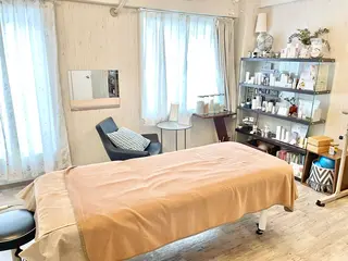 小顔・たるみケア✨ フェイシャル&ボディのエステ・リラクイメージ