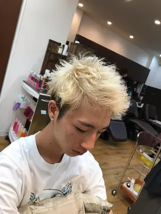 ショート カラー ベリショディレクター 小野 健太郎のヘアスタイル