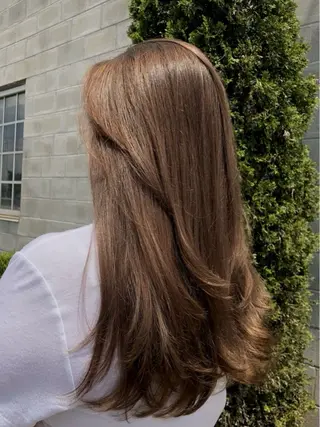 ロング カラー nonoka オリーブ/グレージュのヘアスタイル