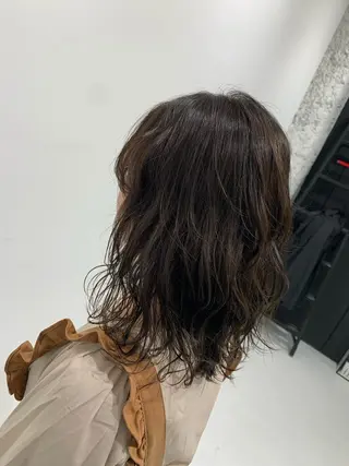 セミロング カラー TAKUMI .のヘアスタイル