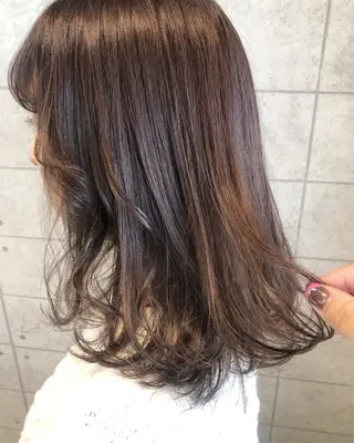 ミディアム カラー 西本 夏美のヘアスタイル