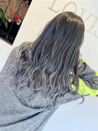 ロング 倉林隆一🐈 ダブルカラー/艶髪のヘアスタイル