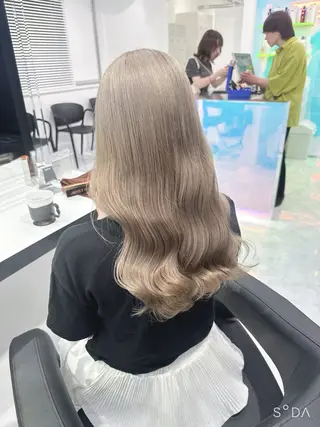 セミロング カラー 🫧ハイトーン🫧 ベージュ🫧徹哉のヘアスタイル