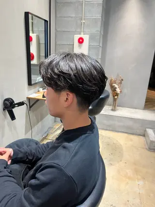 パーマ メンズ こまつばらみお/レイ ヤー/ダブルカラーのヘアスタイル