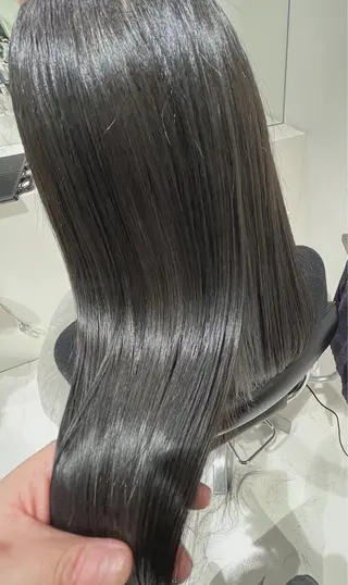 ロング カラー mai🐷髪質改善 🖤透ける暗髪🖤のヘアスタイル