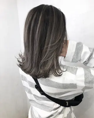 ミディアム カラー ブリーチカラーレイヤ ーカット🦋annaのヘアスタイル