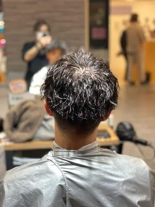 パーマ メンズ 尾崎 優也のヘアスタイル