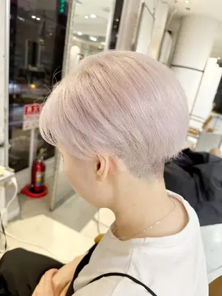 ショート レイヤーブリーチ特化 ホワイト専門/岸のヘアスタイル