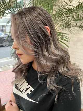 ロング カラー 小谷 梨奈のヘアスタイル