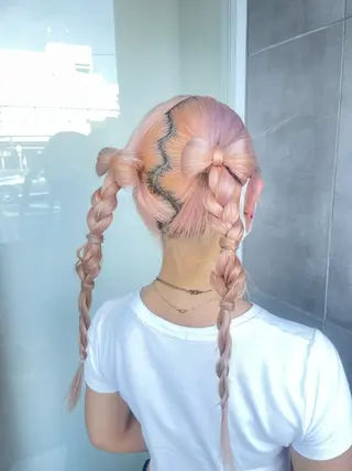 ロング ヘアアレンジ momo/メイク/ ハイトーン/アレンジのヘアスタイル