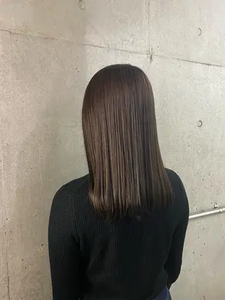 セミロング センターパート/ニ ュアンスパーマのヘアスタイル