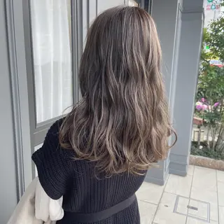ミディアム 峯 志帆のヘアスタイル