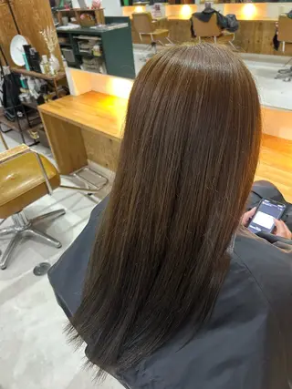 カラー 岡部 花桜のヘアスタイル